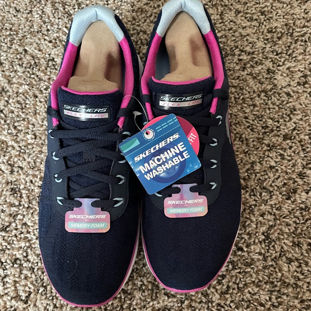 NWT sketchers sz. 8 athletic shoes